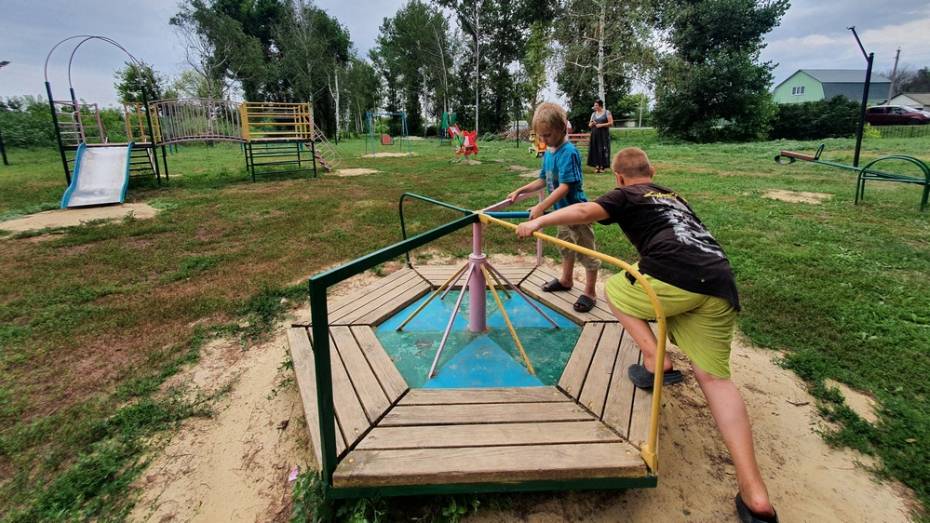 В Острогожском районе общественники оборудуют 5 спортивных и детских площадок
