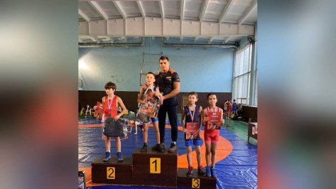 Богучарцы привезли 6 золотых медалей с соревнований по греко-римской борьбе в Донецке