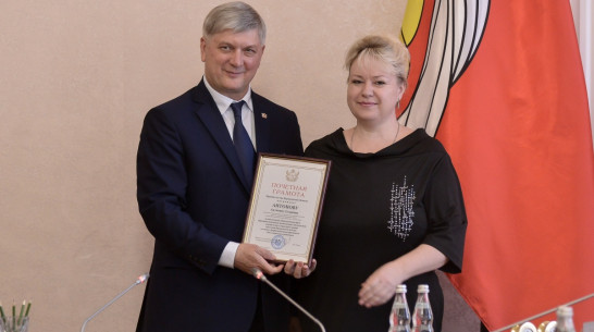 Глава Воронежской области наградил соцработников региона перед профессиональным праздником