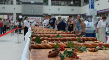 Воронеж отпраздновал день рождения Центрального рынка гигантским пирогом
