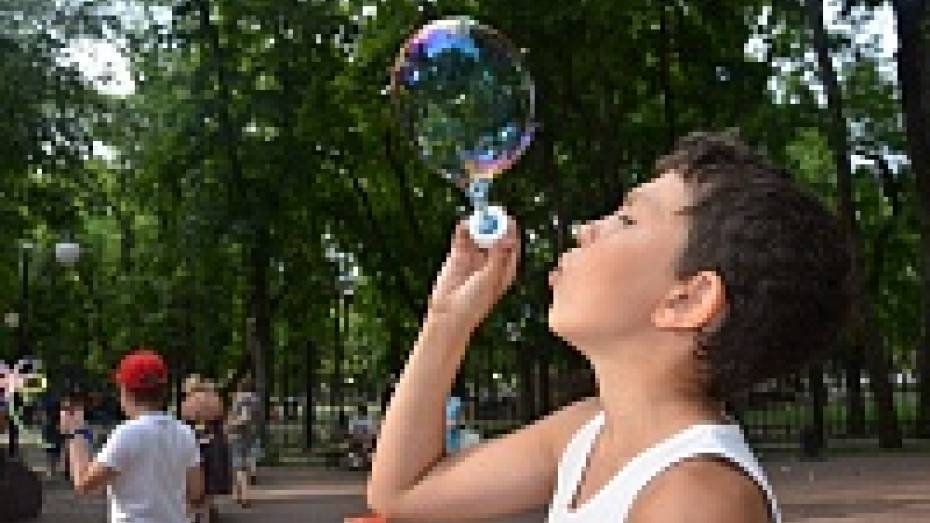 В Воронеже в день библиотек прошел фестиваль мыльных пузырей