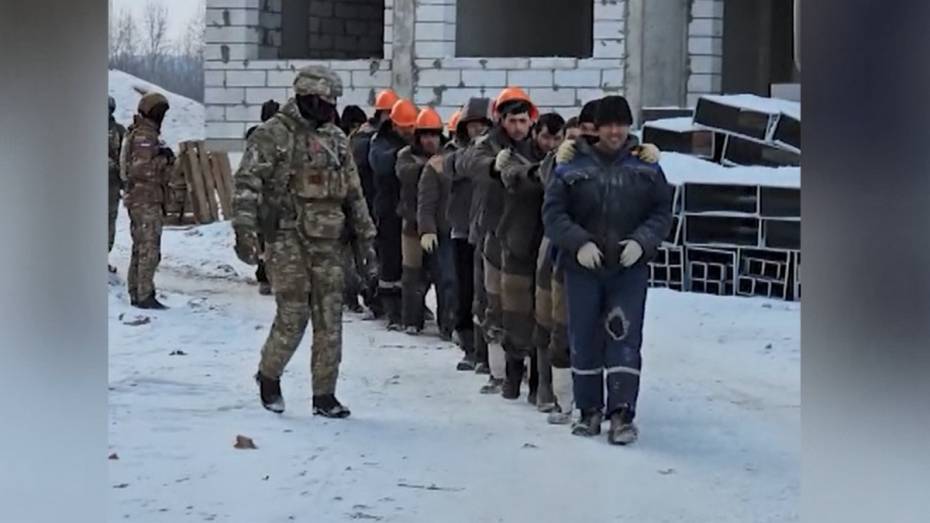 Появилось видео задержания нелегальных мигрантов на стройках в Воронеже