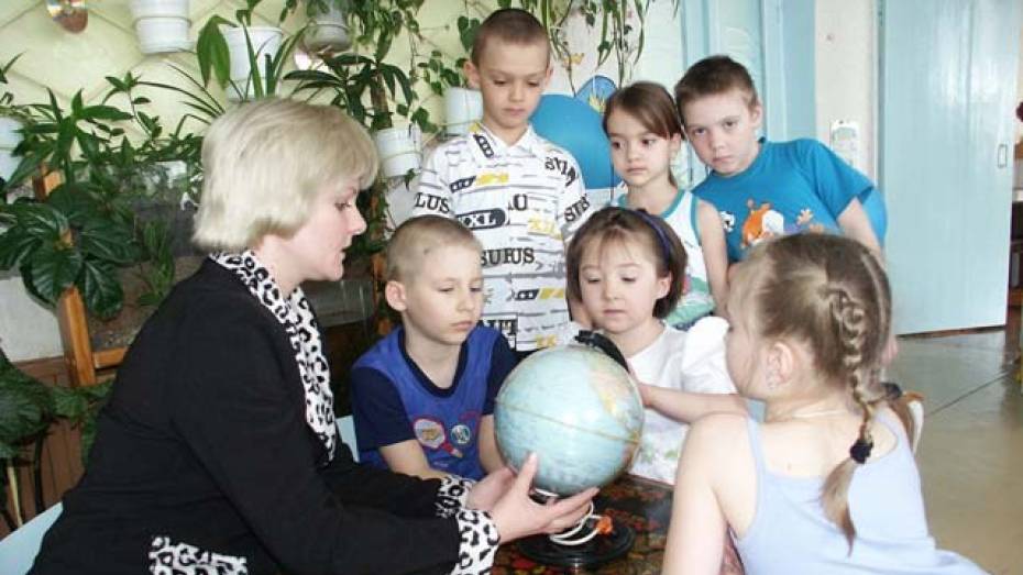 В Воронеже воспитатели в детсаду в среднем зарабатывают 17 тысяч, а учителя в школе – около 20-ти