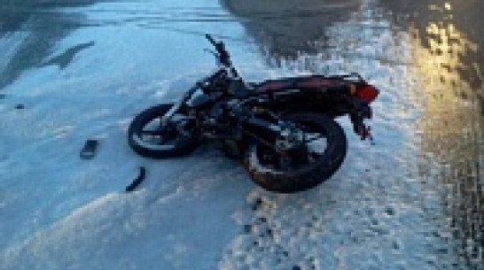 В Новохоперске в аварии пострадали водитель и пассажир мотоцикла