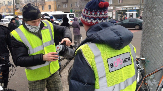 «Веловоронежцы» напоили едущих на работу велосипедистов чаем со специями