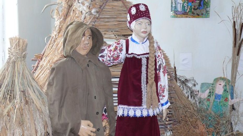 Преподаватель из Верхнемамонского района вместе с учениками создает кукольный театр