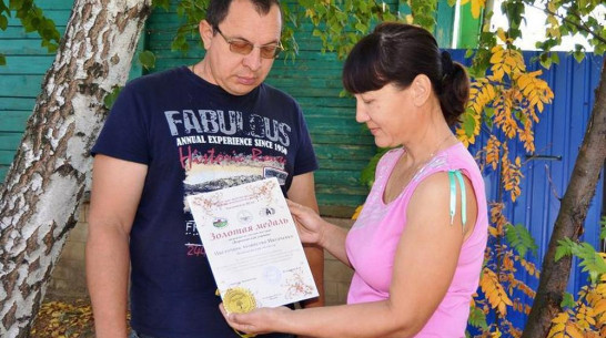 Супругов из Бутурлиновки на агровыставке наградили золотой медалью за розы
