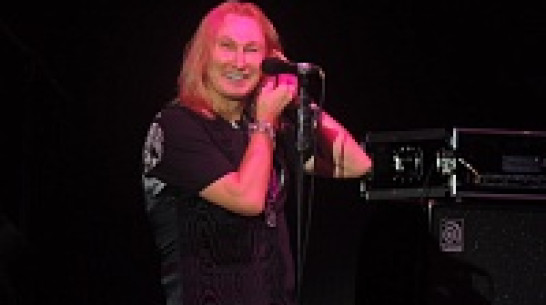 На концерте в Воронеже Александр Иванов сделал фирменное «колесико»