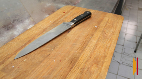 Жительница Воронежской области из-за ревности зарезала сожителя ножом