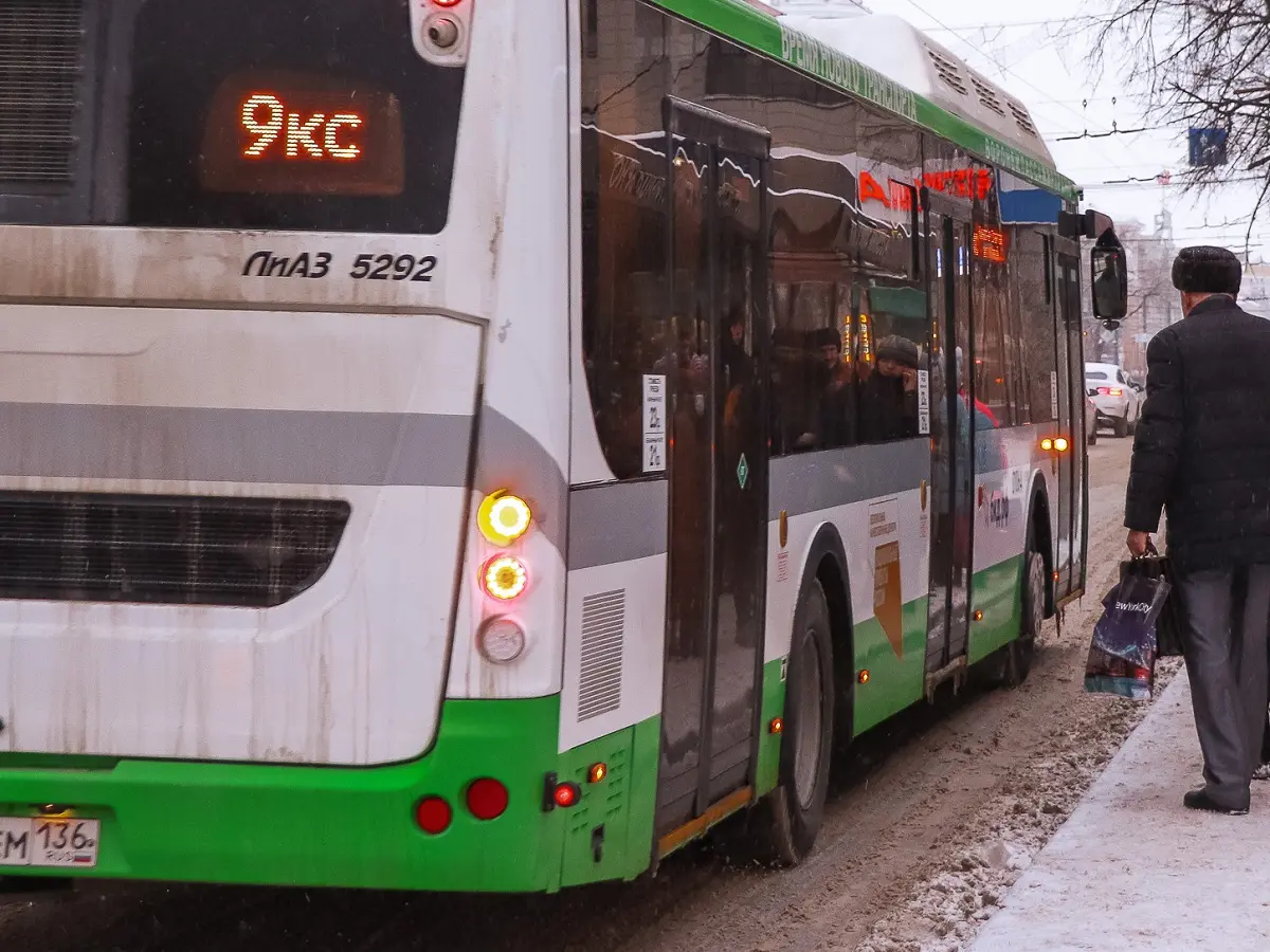 В Воронеже на улице Ломоносова пассажир избил водителя автобуса