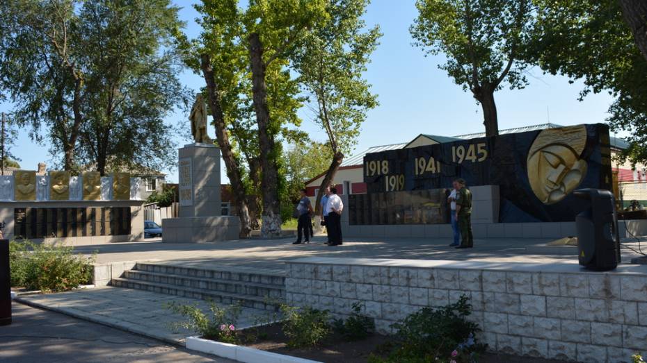 В Петропавловке отремонтировали мемориал погибшим в годы ВОВ землякам