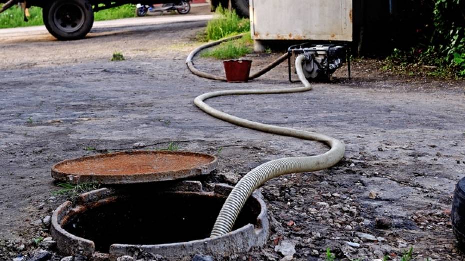 В Борисоглебске в третий раз за три месяца прорвало канализационный коллектор