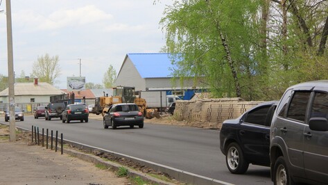 Воронежские дорожники заасфальтировали дорогу на месте провала бетономешалки