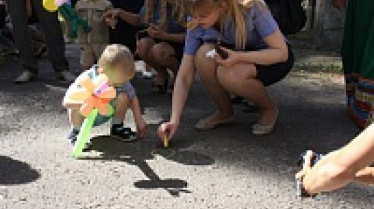 Воронежские следователи поздравили малышей в Доме ребенка