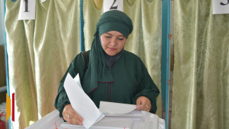 Жительница Грибановского района пришла на выборы в национальной одежде