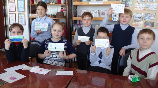 Школьники из репьевского села написали письма Ваньке Жукову
