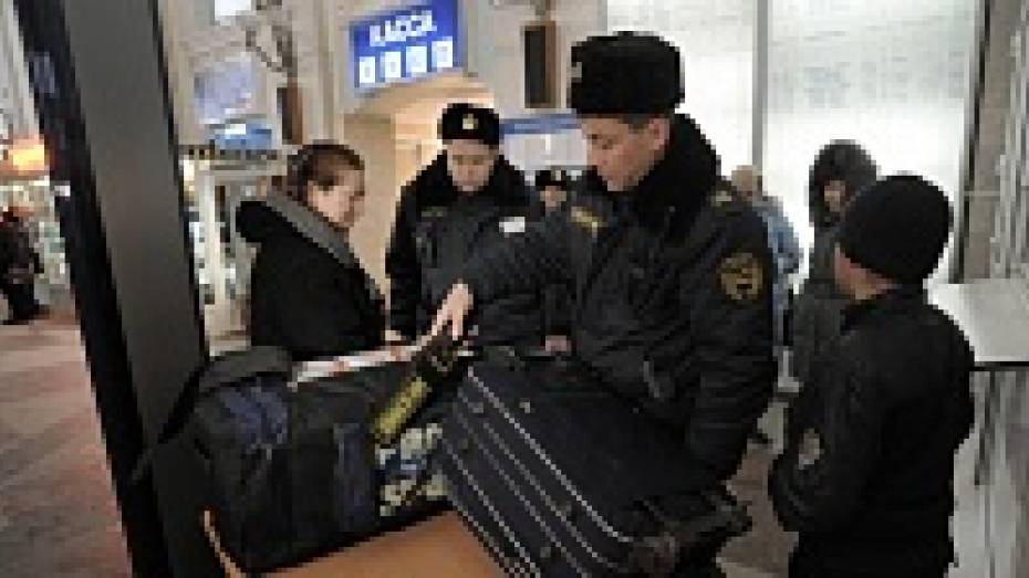 Полиция на транспорте: на вокзалах Воронежской области работают группы кинологов, ведется тщательный досмотр пассажиров