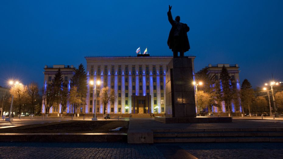 В центре Воронежа 6 зданий подсветят синими прожекторами 2 апреля