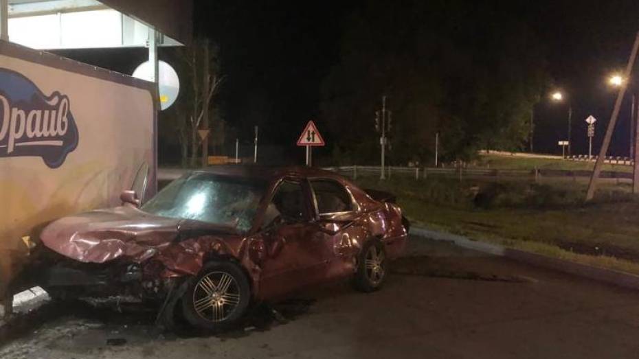 Под Воронежем Mazda протаранила «Ладу»: два человека пострадали, один погиб
