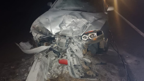 Снесший столб автомобиль Hyundai оставил без света улицу 9 Января в Воронеже