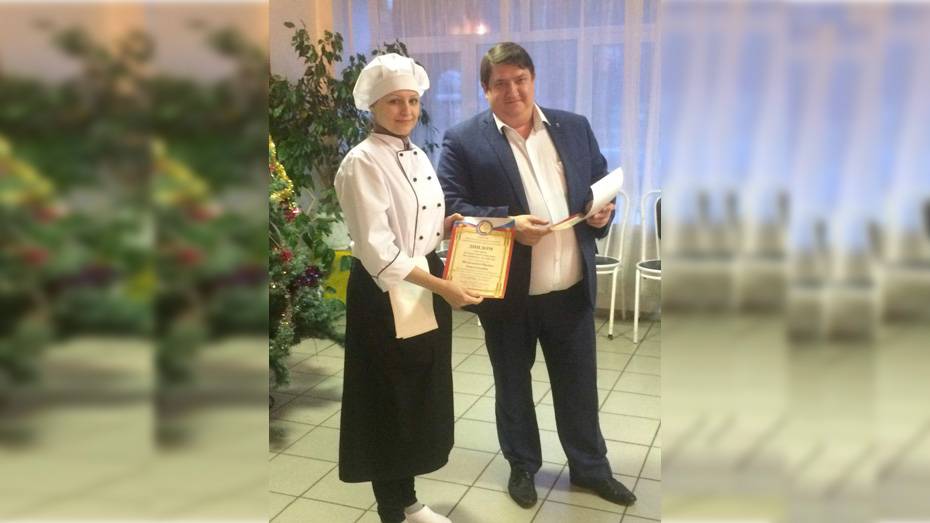 Поворинский повар-кондитер победила в региональном конкурсе «Кулинарных дел мастер»