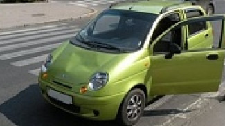 В Воронеже на Левом берегу зрелая автоледи на Matiz на переходе сбила пешехода