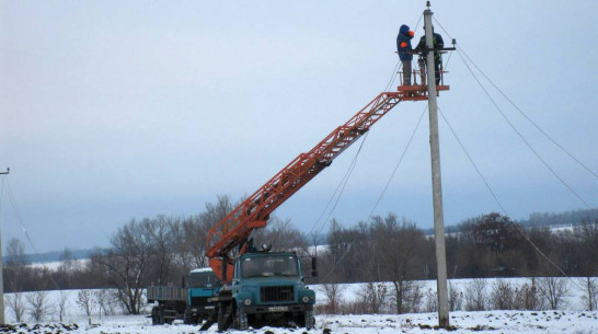 Восстановить энергоснабжение семилукцам помогли аварийные бригады из других районов