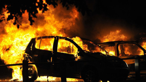 Минувшей ночью в Воронеже загорелся седьмой за неделю автомобиль