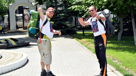 Марш мира. Зачем грузин и чех прошли пешком Воронежскую область 