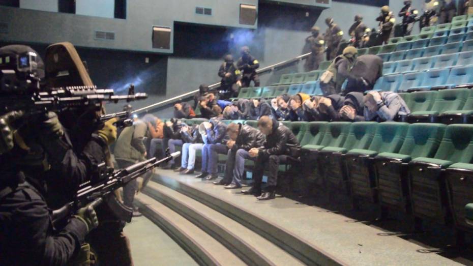 В Воронеже силовики обезвредили захвативших кинотеатр «террористов»