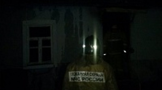 В Семилукском районе горел жилой дом
