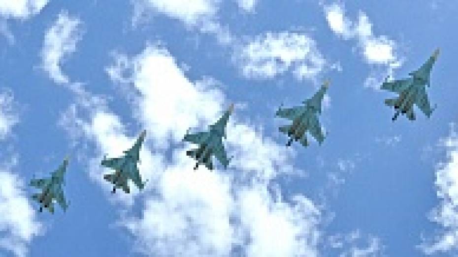 В День Победы над Бутурлиновкой пролетела группа истребителей Су-34