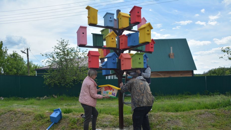 В Воробьевке установили 2-метровый экскурсионный арт-объект «Дом птиц»