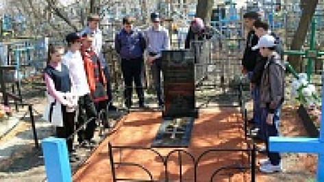 Грибановские школьники взяли шефство над братской могилой 