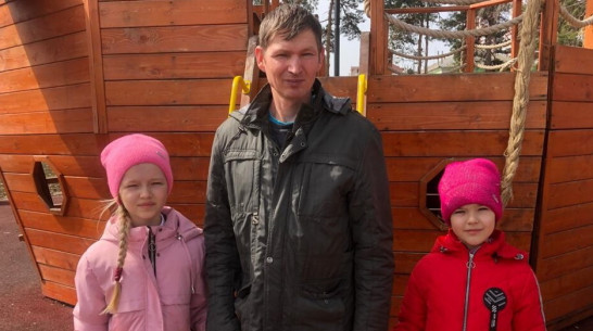 Воронежский инвалид один воспитывает дочерей и строит дом мечты