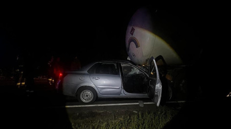 В Воронежской области Datsun врезался в автоцистерну: погибли 2 человека