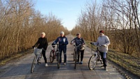 Жительница Подгоренского района организовала в родном селе женский велокружок