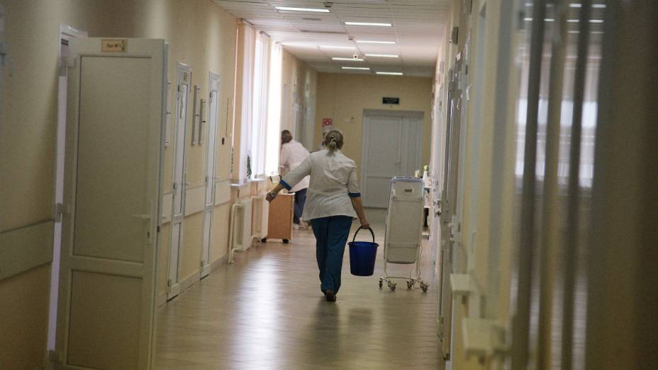 Заразившийся коронавирусом врач «скорой» выпал из окна Новоусманской больницы