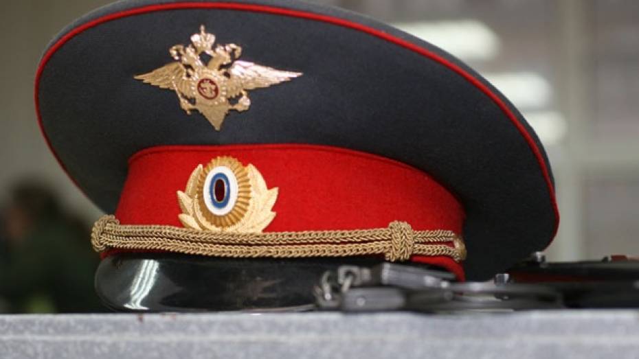 Экс-оперативник Ольховатского отдела полиции, загонявший парню под ногти иголку, отправлен в СИЗО