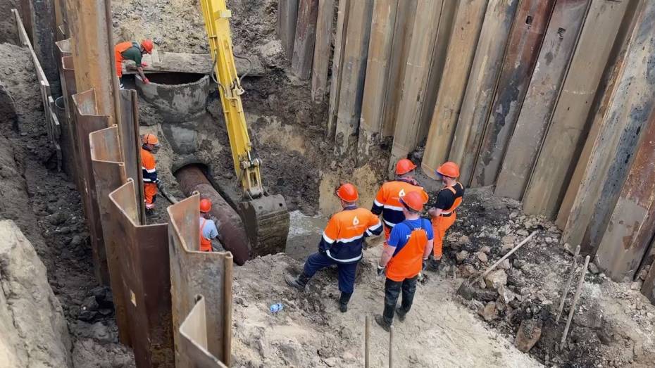 Специалисты приступили к замене поврежденного коллектора на памятнике Славы в Воронеже