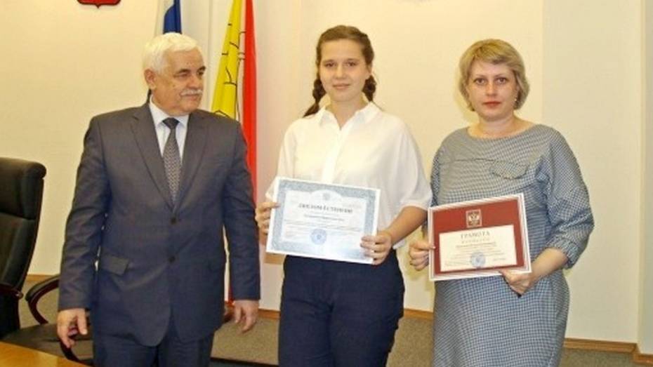Таловчанка победила в конкурсе «Взгляд молодых на проблемы местного самоуправления»