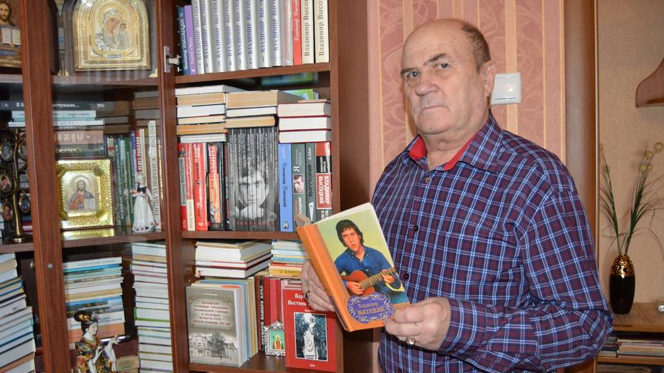 Россошанец собрал коллекцию книг и газет о Владимире Высоцком