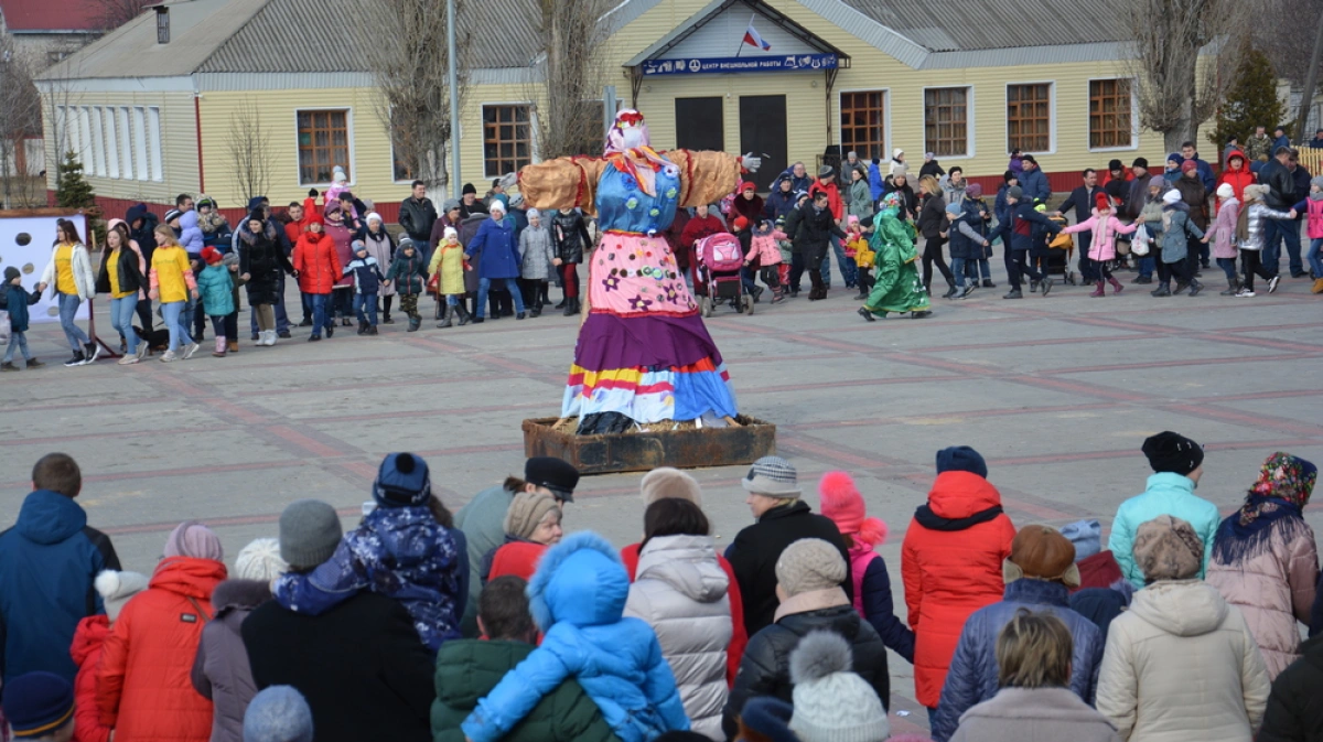 Подслушано поворино. День города Поворино 2000 году праздник. Парад в Поворино. Подслушано Поворино в Одноклассниках.