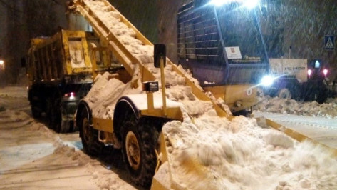 На уборку воронежских улиц ночью вышли 154 коммунальные машины