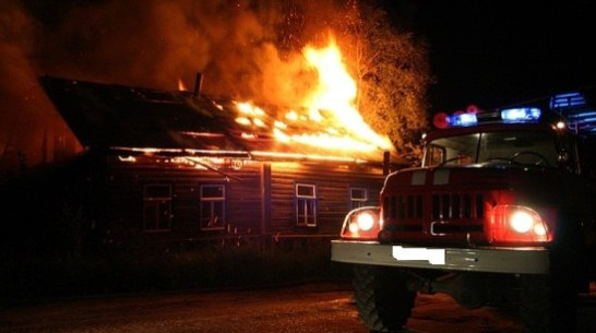 В Воронежской области спасатели в сгоревшем доме нашли тело мужчины