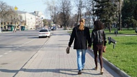 В центре Воронежа запретили парковку из-за установки пешеходных ограждений