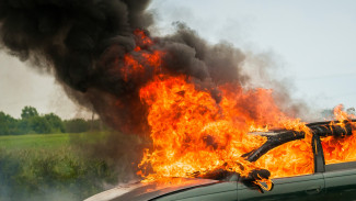 За поджог автомобиля бывшей подруги жительница Воронежа предстанет перед судом