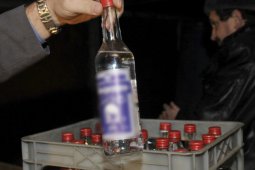 В грузовике на стоянке в Воронеже обнаружили 3,6 тыс бутылок контрафактного алкоголя