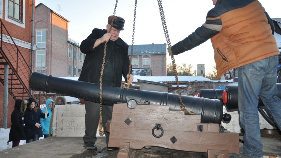 Четыре пушки с Адмиралтейской площади Воронежа переехали в Павловск