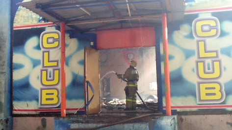 Пожар в бывшем клубе завода имени Тельмана мог произойти из-за открытого источника огня 